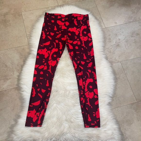Fabletics Salar Leggings in Bonsoir Floral Print - Picture 3 of 7